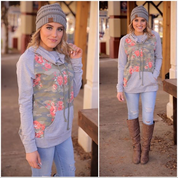 Infinity Raine Tops - ✨LAST ONE✨Gray pullover with camo-floral print